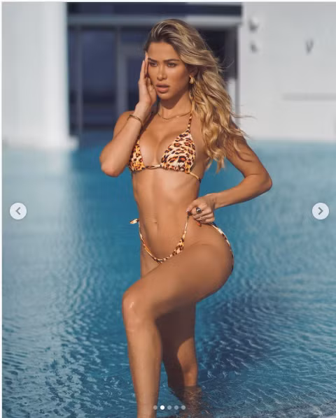 Mẫu nội y 9x Cindy Prado gợi cảm 'từng cm' với bikini ảnh 2