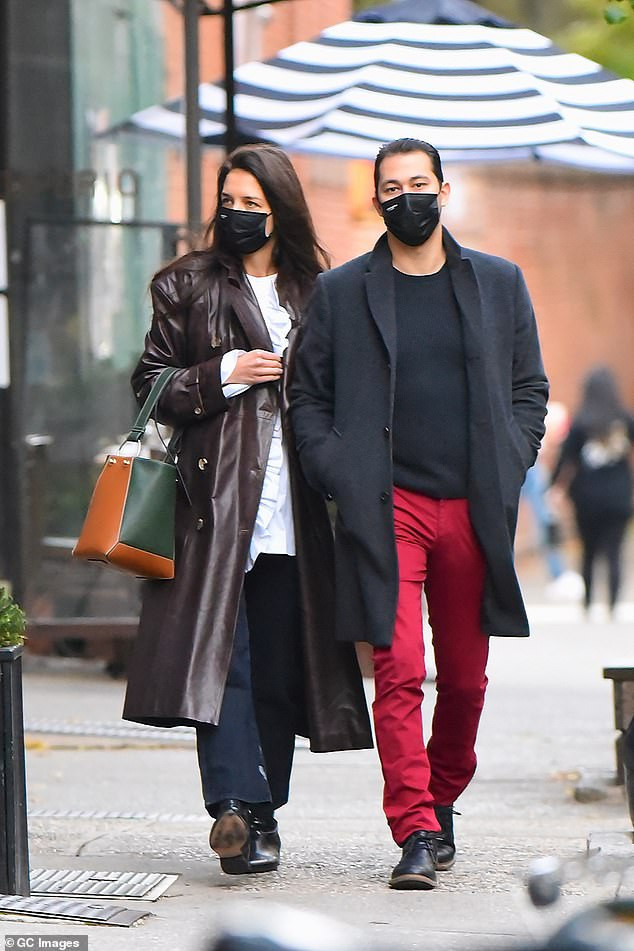 Suri Cruise bước sang tuổi 15 cao gần bằng mẹ Katie Holmes ảnh 5