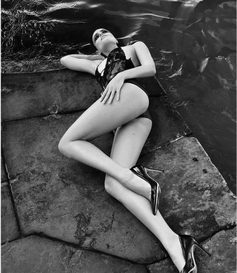 'Thiên thần nội y' Taylor Hill tung ảnh sexy, đẹp đến 'nín thở' ảnh 4