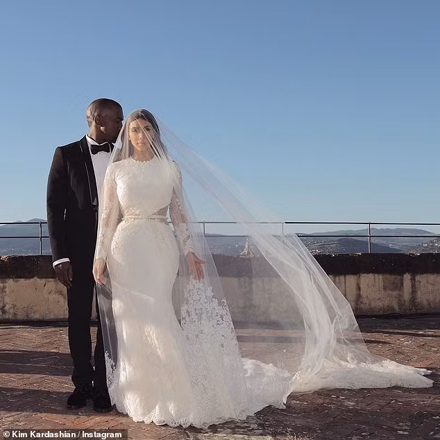 Kim Kardashian đăng bài về bố lên Instagram sau đệ đơn ly hôn: Rất nhiều để nói... ảnh 6