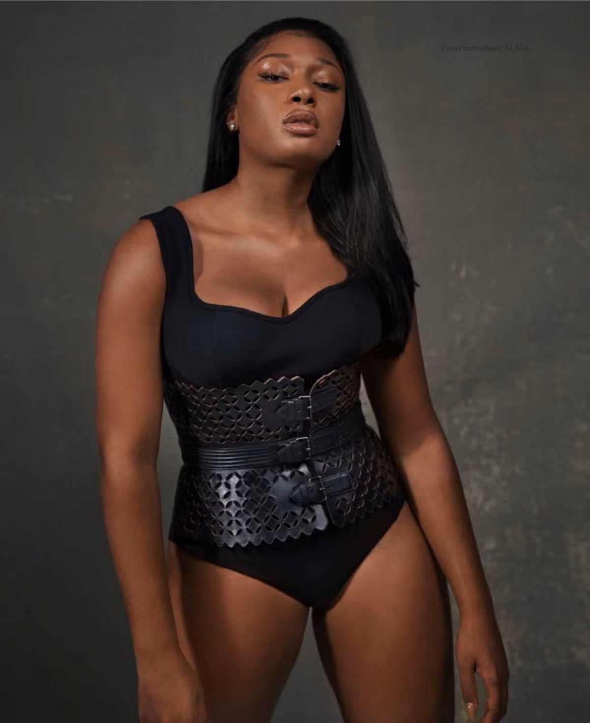 Megan Thee Stallion 'thả rông' táo bạo trên tạp chí ảnh 4