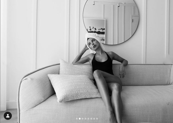 Kimberley Garner khoe dáng cực nóng bỏng với áo tắm khiến cánh mày râu 'chao đảo' ảnh 2