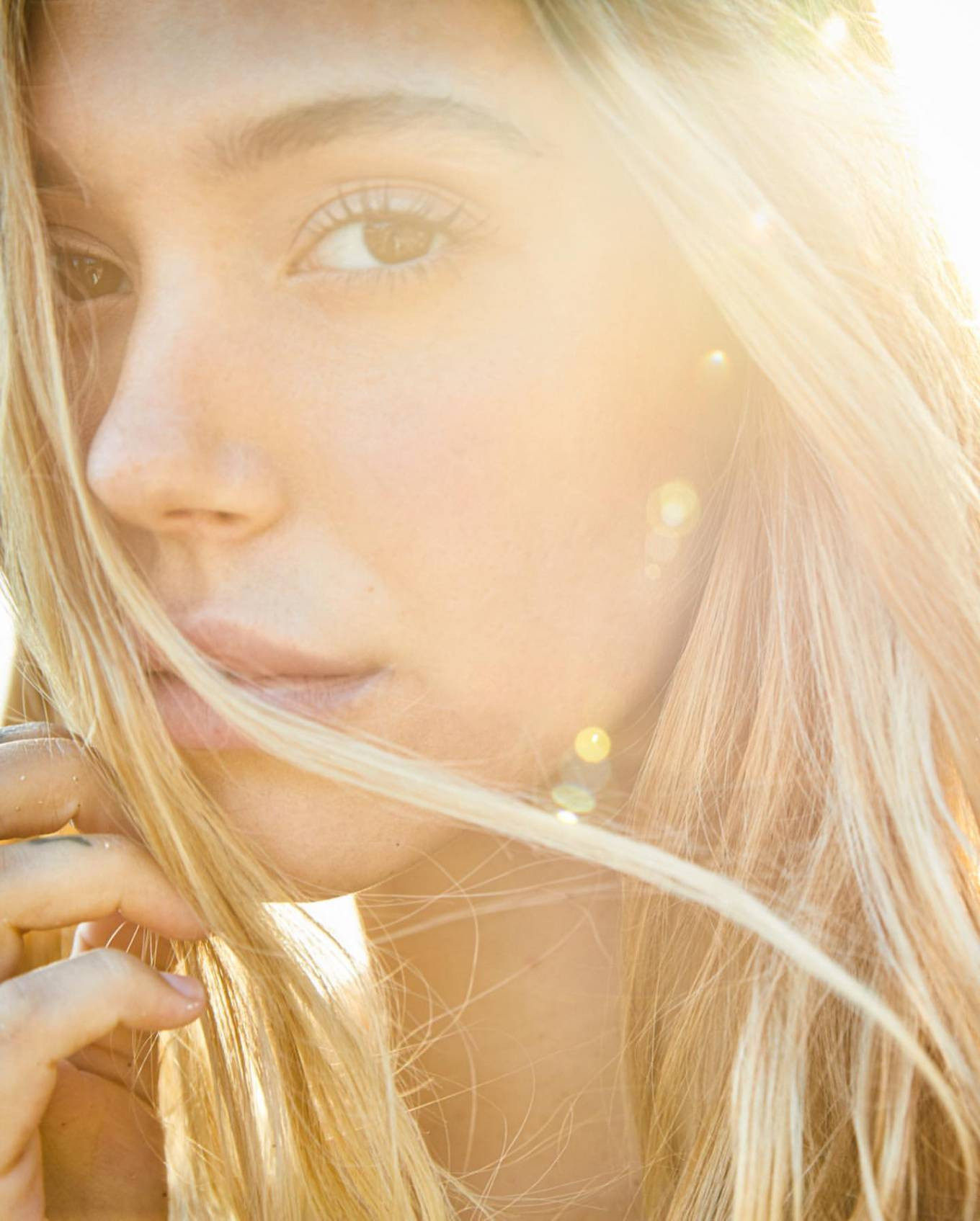 Chân dài 9x Alexis Ren khoe ngực đầy eo thon 'đốt mắt' ảnh 8