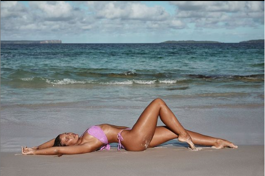 Mỹ nhân Úc trình diễn bikini phô đường cong 'nảy lửa' ảnh 2