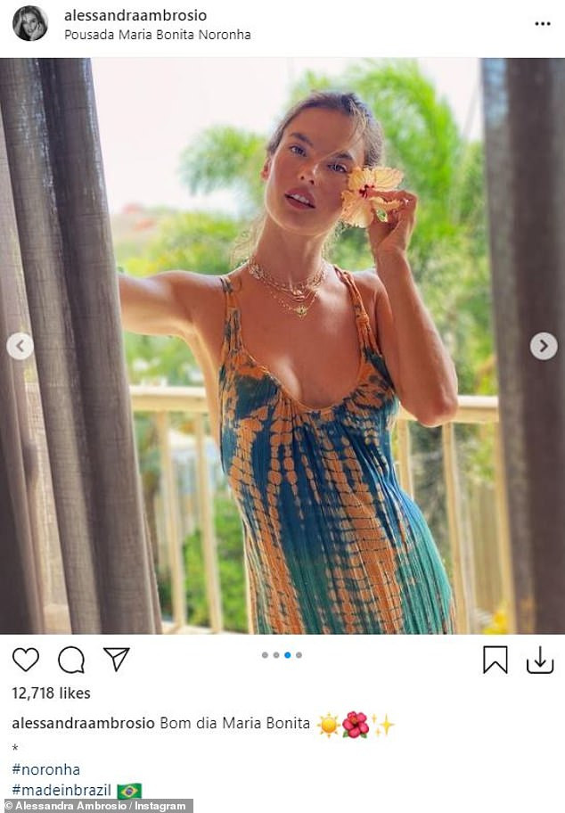 Alessandra Ambrosio diện váy trễ nải cực quyến rũ ảnh 1