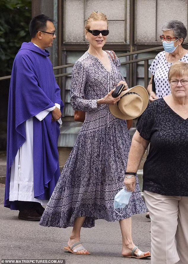'Thiên nga nước Úc' Nicole Kidman xinh đẹp trẻ trung bất ngờ ở tuổi 54 ảnh 1