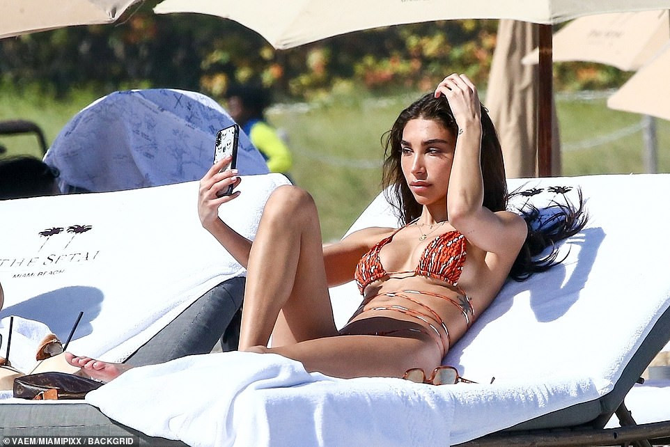 Nữ DJ nóng bỏng Chantel Jeffries mặc bikini bé xíu 'rực lửa' ảnh 9