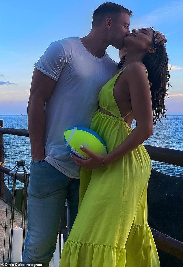 Hoa hậu Hoàn vũ Olivia Culpo gợi cảm 'rực lửa' với nội y ảnh 4