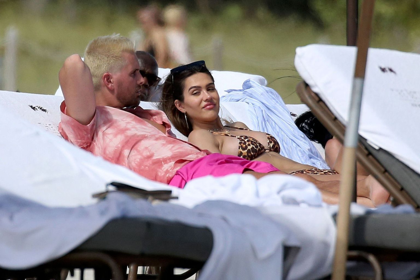 Amelia Hamlin tuổi 19 đầy sức sống với bikini, tình tứ ở biển với 'trai hư' Scott Disick ảnh 2