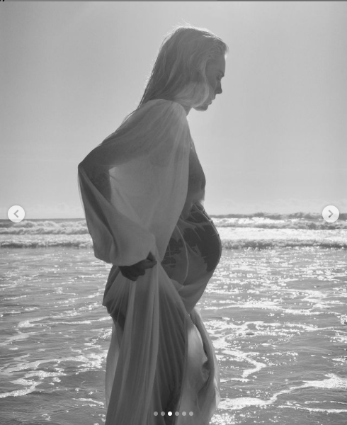 Mẫu 9x Elyse Knowles chụp khoả thân khoe bụng bầu ảnh 6