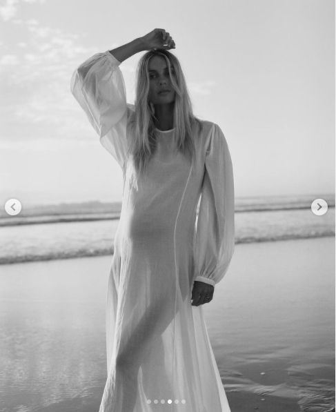 Mẫu 9x Elyse Knowles chụp khoả thân khoe bụng bầu ảnh 7