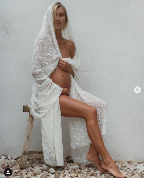 Mẫu 9x Elyse Knowles chụp khoả thân khoe bụng bầu ảnh 3