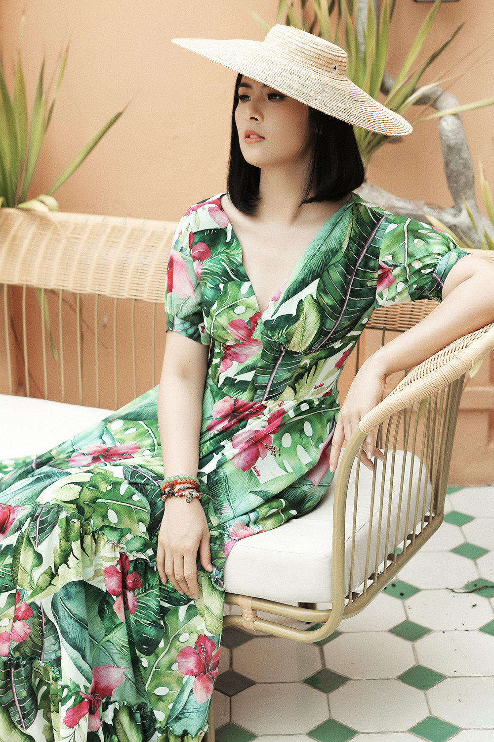 'Lột xác' sau khi giảm cân và cắt tóc ngắn, Ngọc Hân mặc váy xẻ sâu gợi cảm ảnh 3