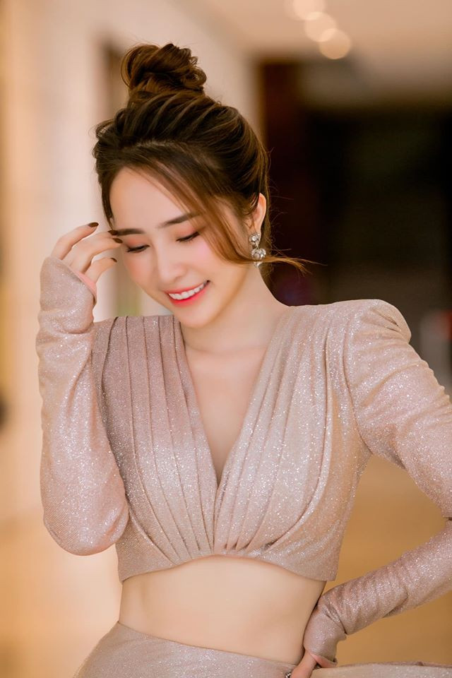 Sau khi 'soán ngôi' Ngọc Trinh với vòng eo 55cm, Quỳnh Nga liên tục tung ảnh bikini ảnh 10