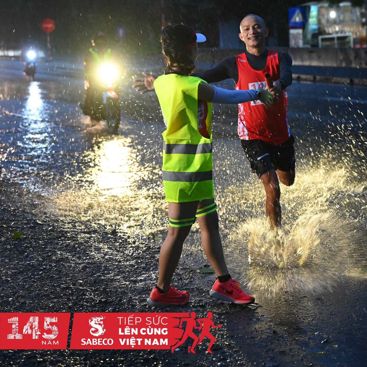 'Lên cùng Việt Nam' hỗ trợ miền Trung và người lao động bị ảnh hưởng bởi dịch COVID ảnh 1