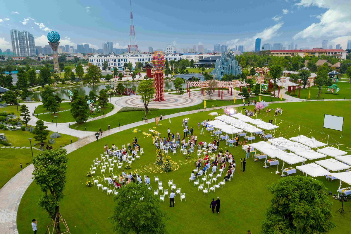 Ngất ngây với đám cưới siêu lãng mạn tại vườn Nhật giữa trời thu Hà Nội ảnh 4