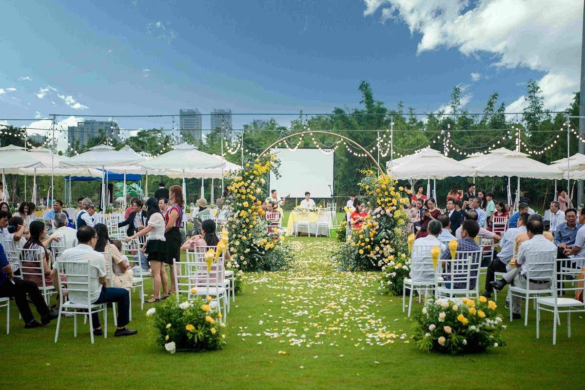 Ngất ngây với đám cưới siêu lãng mạn tại vườn Nhật giữa trời thu Hà Nội ảnh 2