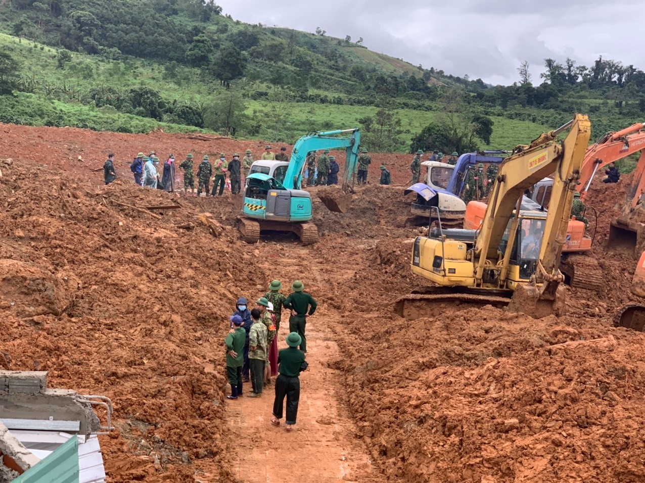 Tìm thấy 22 thi thể cán bộ chiến sĩ bị vùi lấp ở Quảng Trị ảnh 1 Tìm thấy 22 thi thể cán bộ chiến sĩ bị vùi lấp ở Quảng Trị ảnh 1