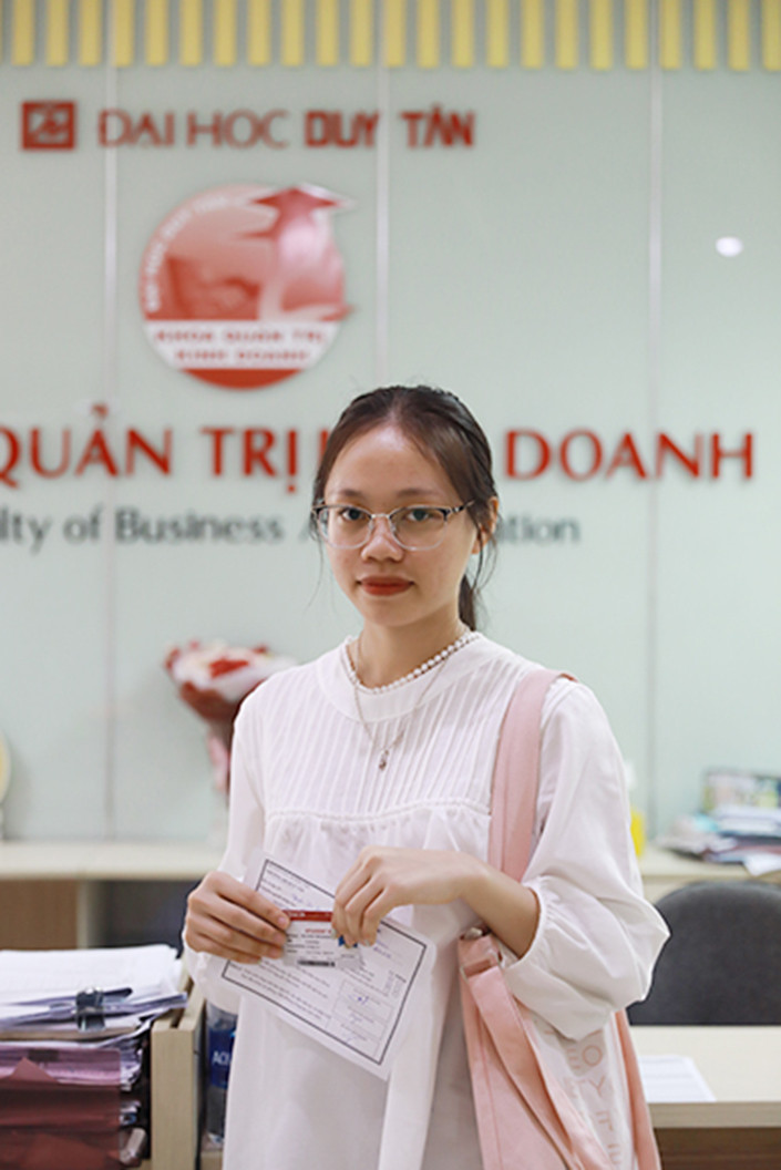 Nữ sinh xứ Nghệ 'thủ khoa' ĐH Duy Tân với 28 điểm (tính đến 10/10/2020) ảnh 1