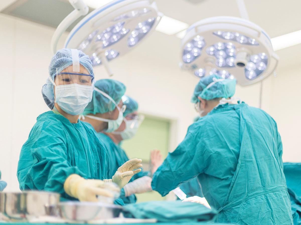 Trồng răng Implant giá rẻ: Coi chừng tiền mất tật mang ảnh 2