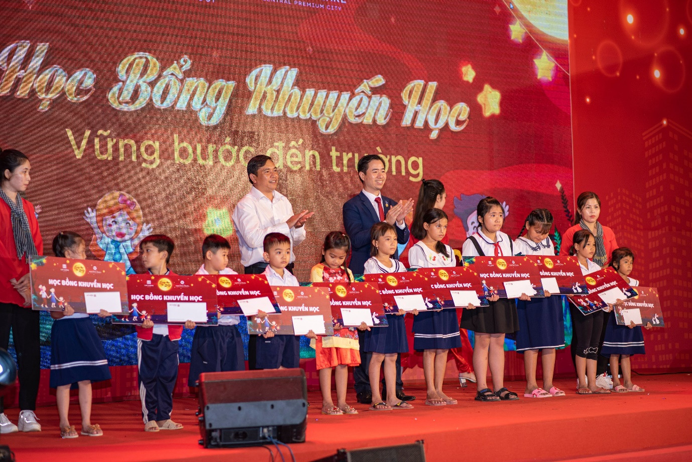 Thiếu nhi Vị Thanh vui trung thu tưng bừng tại khu đô thị Western Pearl 2 ảnh 2