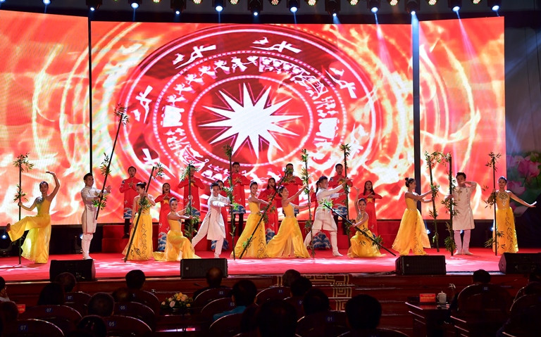 Vietcombank vinh dự nhận bằng khen Bằng khen “Doanh nghiệp tiêu biểu vì người lao động” ảnh 4