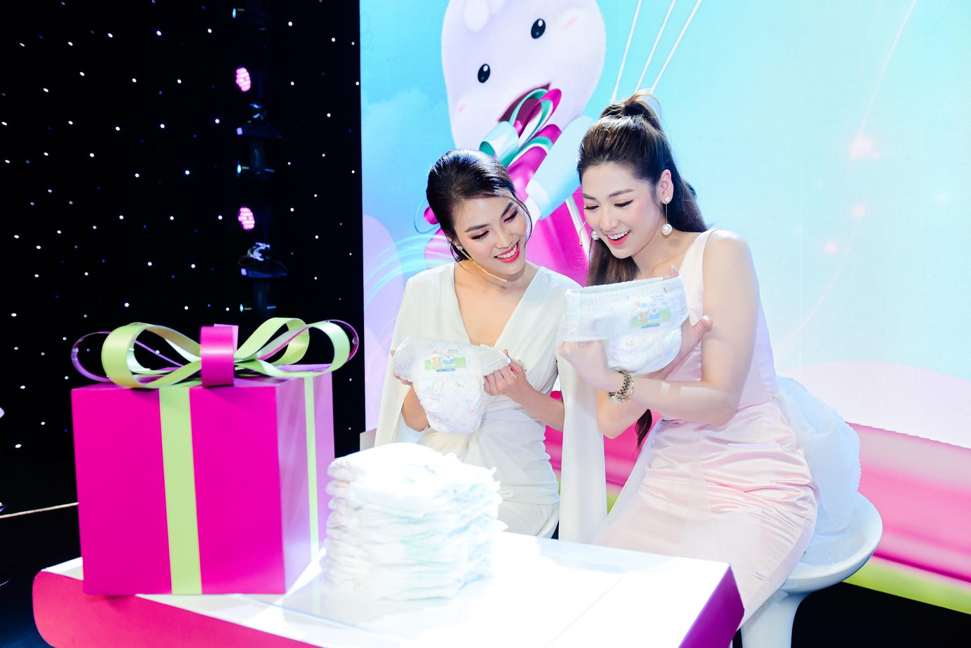 Lan Khuê, Tú Anh bất ngờ trước siêu phẩm mới dành cho mẹ bỉm sữa ảnh 10