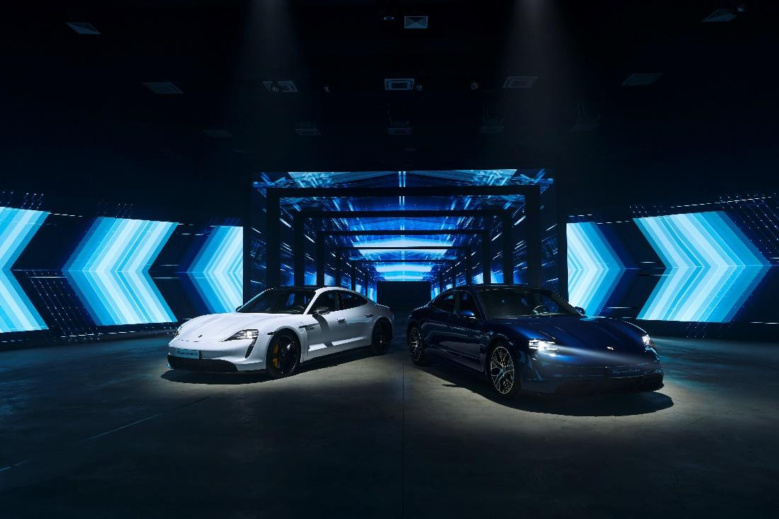 Porsche chính thức ra mắt dòng xe thể thao thuần điện cao cấp Taycan tại Việt Nam ảnh 1