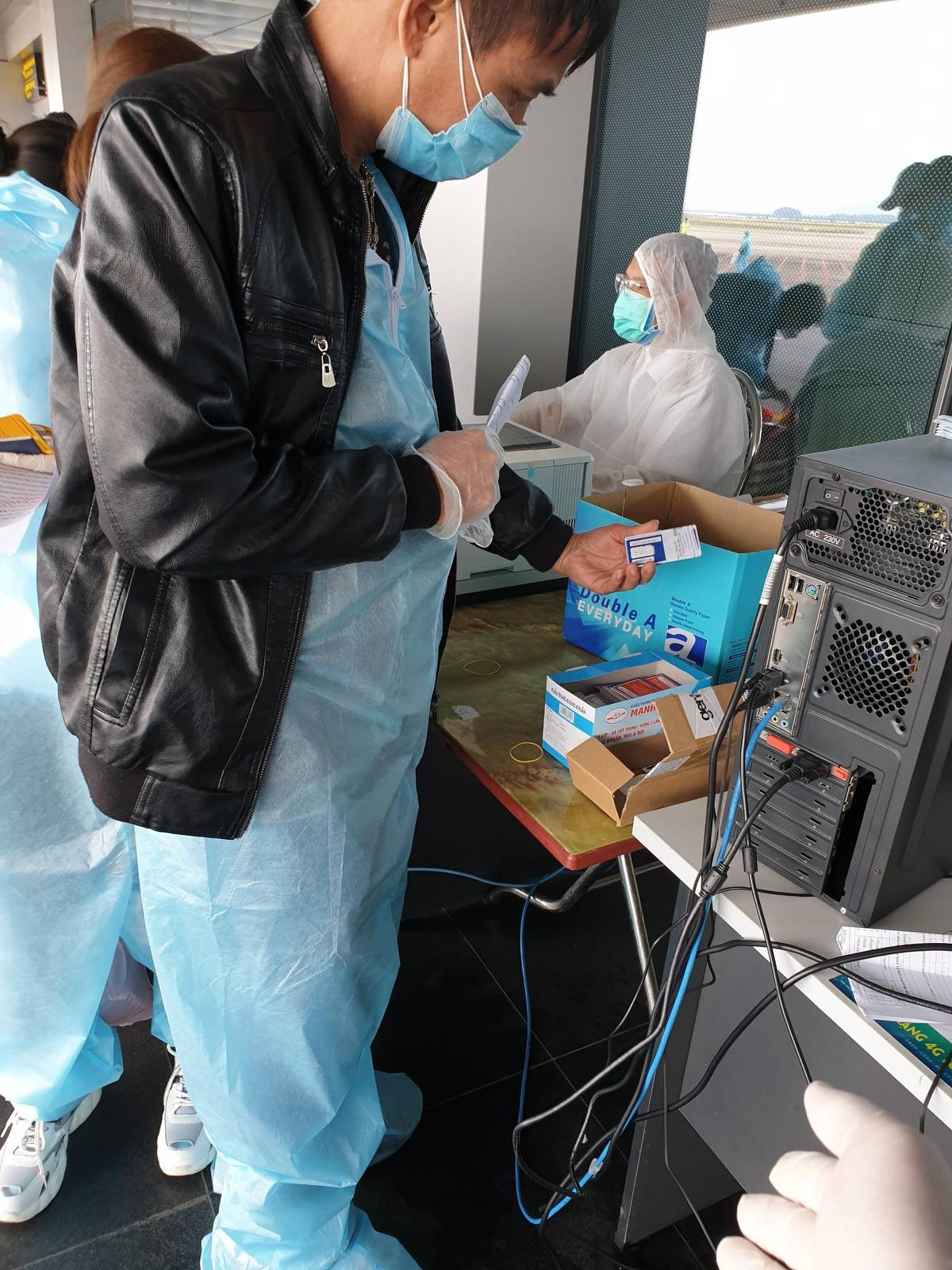 MobiFone hỗ trợ dịch vụ viễn thông cho hành khách nhập cảnh vào Việt Nam ảnh 2