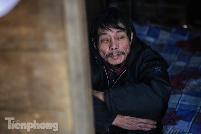 Cận cảnh khu xóm phao ven sông Hồng những ngày lạnh giá ảnh 3