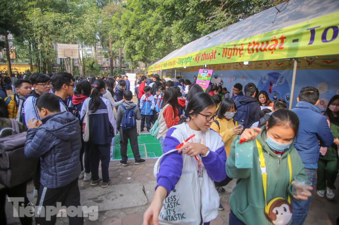 Xem học sinh cấp 2 ứng dụng công nghệ phòng COVID-19 ảnh 1