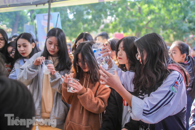 Xem học sinh cấp 2 ứng dụng công nghệ phòng COVID-19 ảnh 3