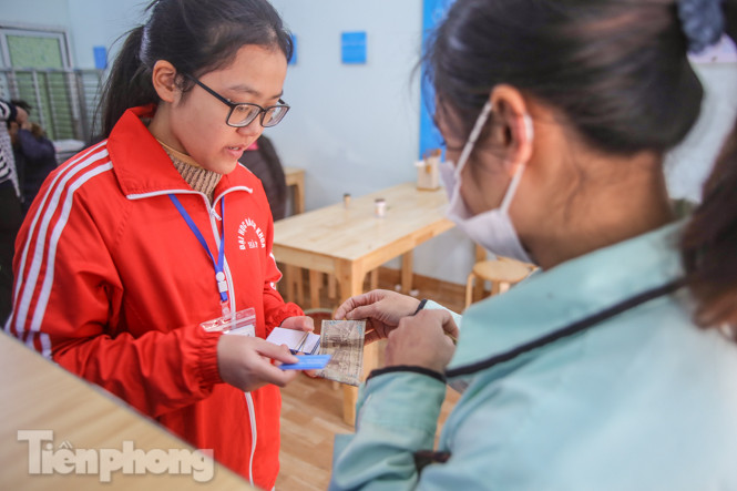 Ấm lòng quán cơm 2.000 đồng giữa trời rét buốt ở Hà Nội ảnh 3