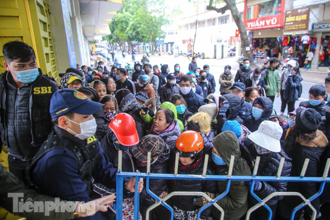 'Biển người' săn vé xem Siêu cúp Quốc gia ảnh 3