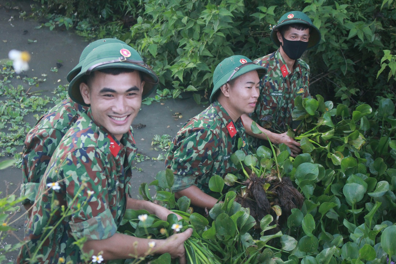 Sôi nổi ra quân Chiến dịch Thanh niên tình nguyện hè 2020 ảnh 2