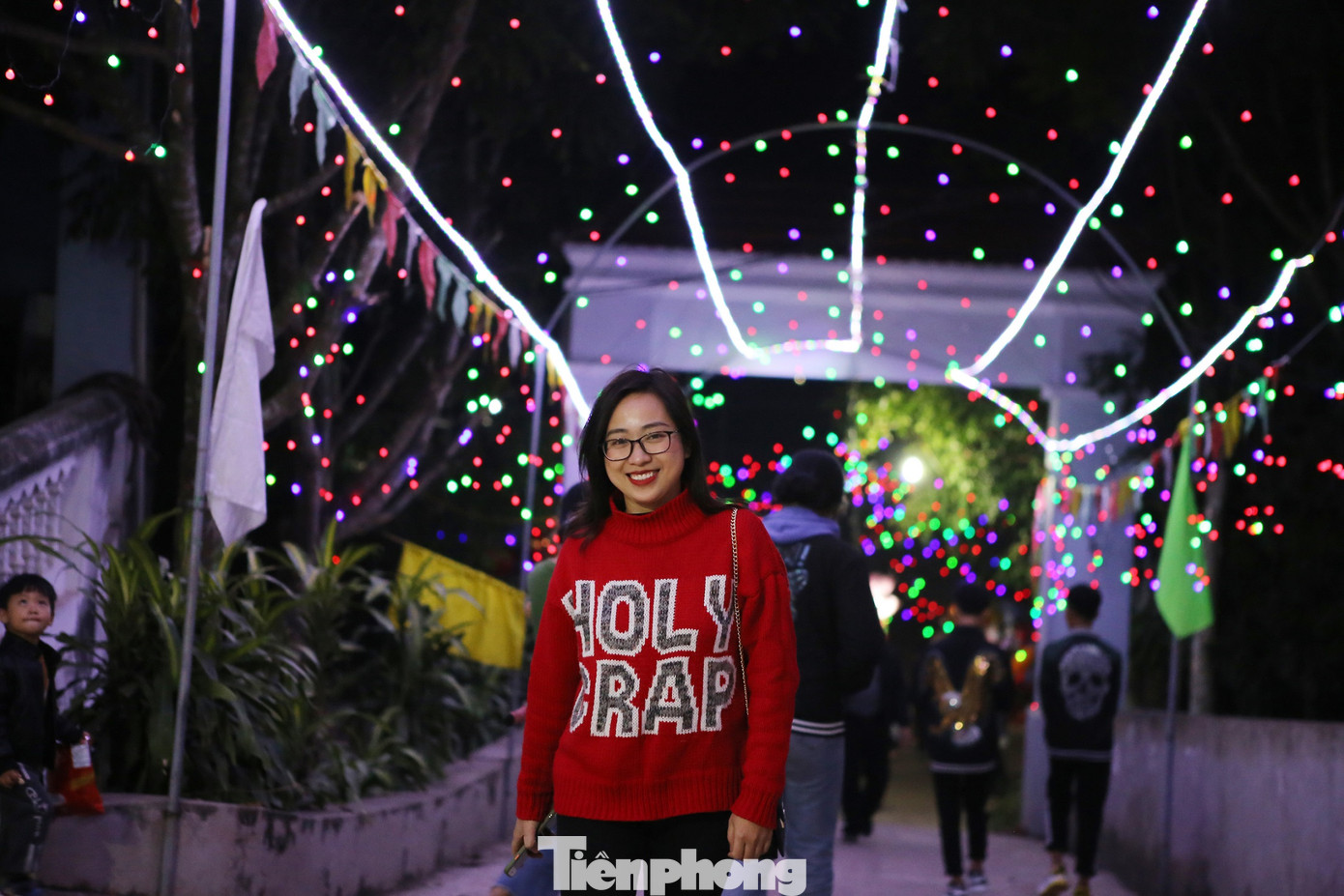 Cán bộ Đoàn đồng hành cùng giới trẻ trong đêm Giáng sinh ảnh 1