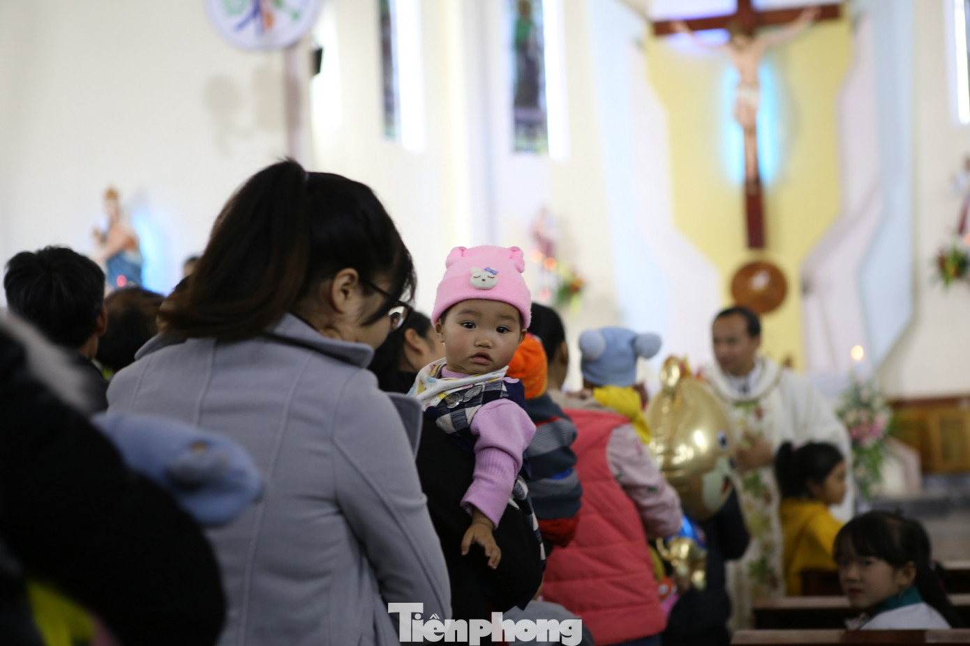 Cán bộ Đoàn đồng hành cùng giới trẻ trong đêm Giáng sinh ảnh 7