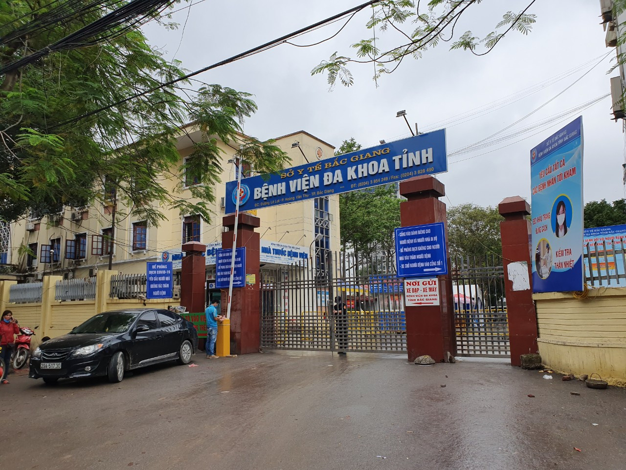 Bắc Giang lắp cổng khử khuẩn chống Covid -19 tại các bệnh viện ảnh 1