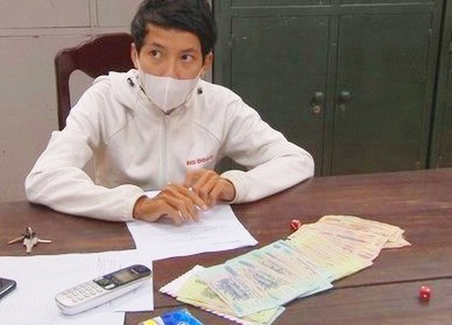 Mở xe ô tô trong đêm khuya lấy trộm gần 400 triệu đồng ảnh 2