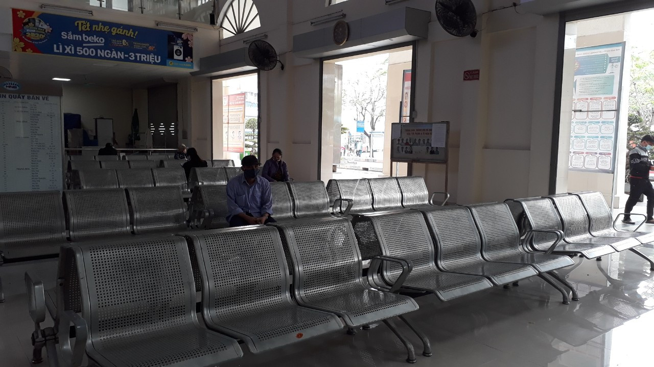 Bến xe vắng như chùa Bà Đanh thời Covid-19 ảnh 2