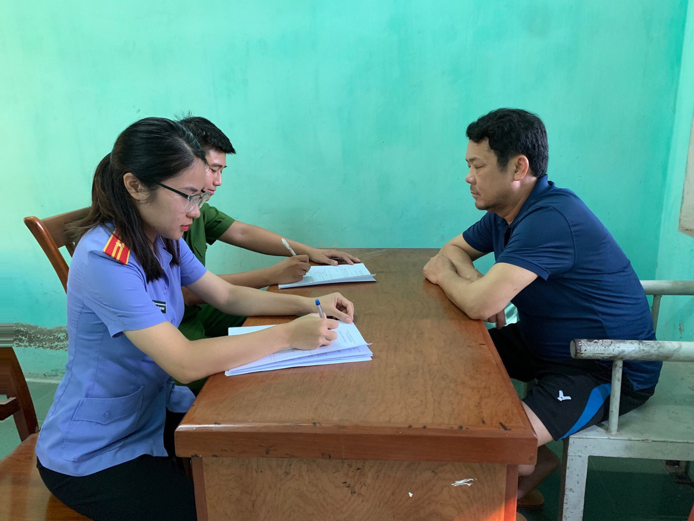 Giám đốc ở Bắc Ninh chĩa súng: Tài xế sợ bị bắn, bỏ chạy thoát thân ảnh 1