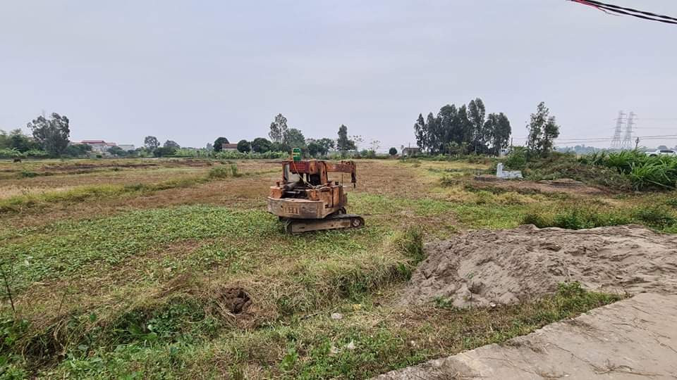 Bốn cháu nhỏ bị thiết bị xây dựng đè trúng, hai cháu tử vong ảnh 2