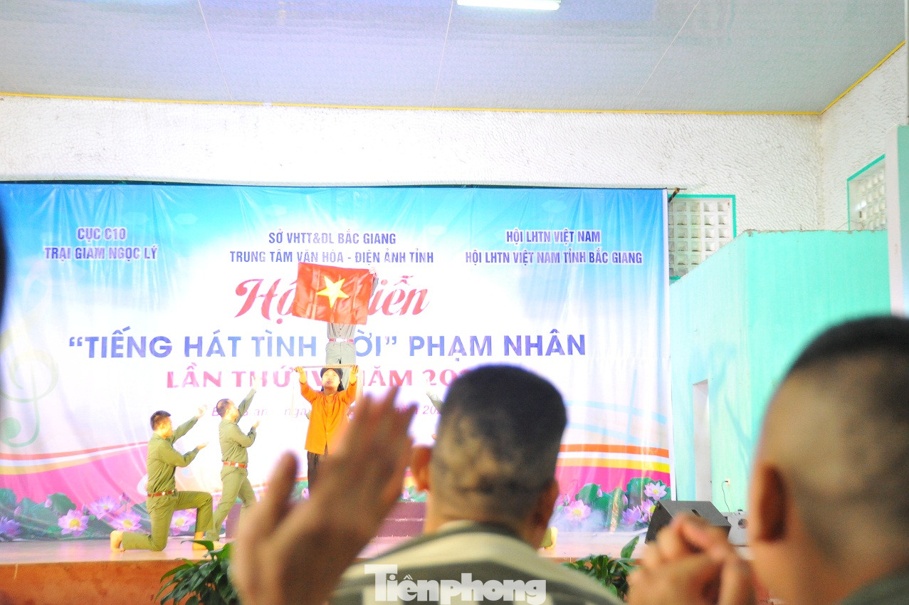 Phạm nhân nức nở với chương trình văn nghệ 'Tiếng hát tình đời' ảnh 6