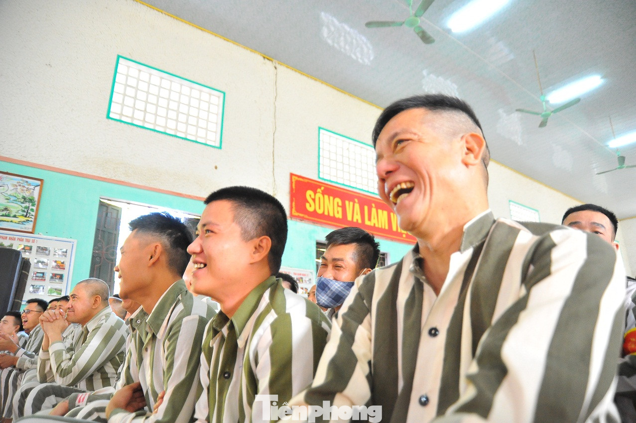 Phạm nhân nức nở với chương trình văn nghệ 'Tiếng hát tình đời' ảnh 12