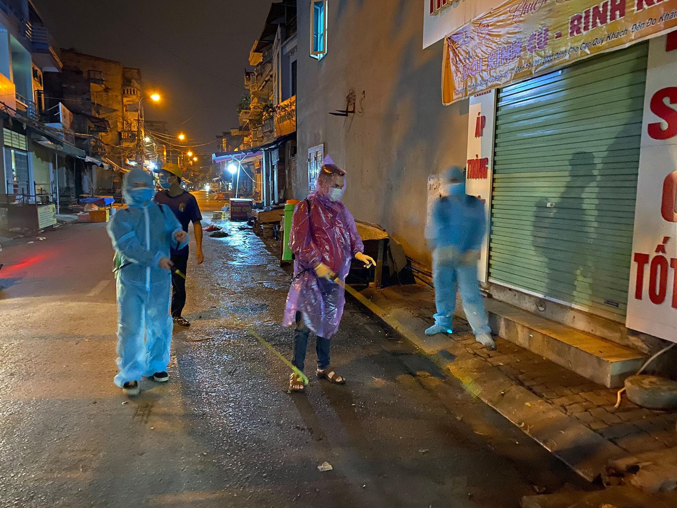 Tâm dịch Hải Dương trong đêm đầu tiên phong tỏa ảnh 13 Tâm dịch Hải Dương trong đêm đầu tiên phong tỏa ảnh 13