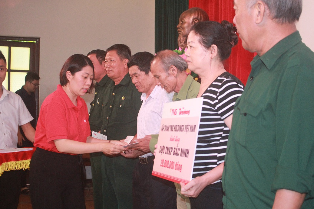 Thăm, tặng quà cựu Thanh niên xung phong Bắc Ninh và Bắc Giang ảnh 9