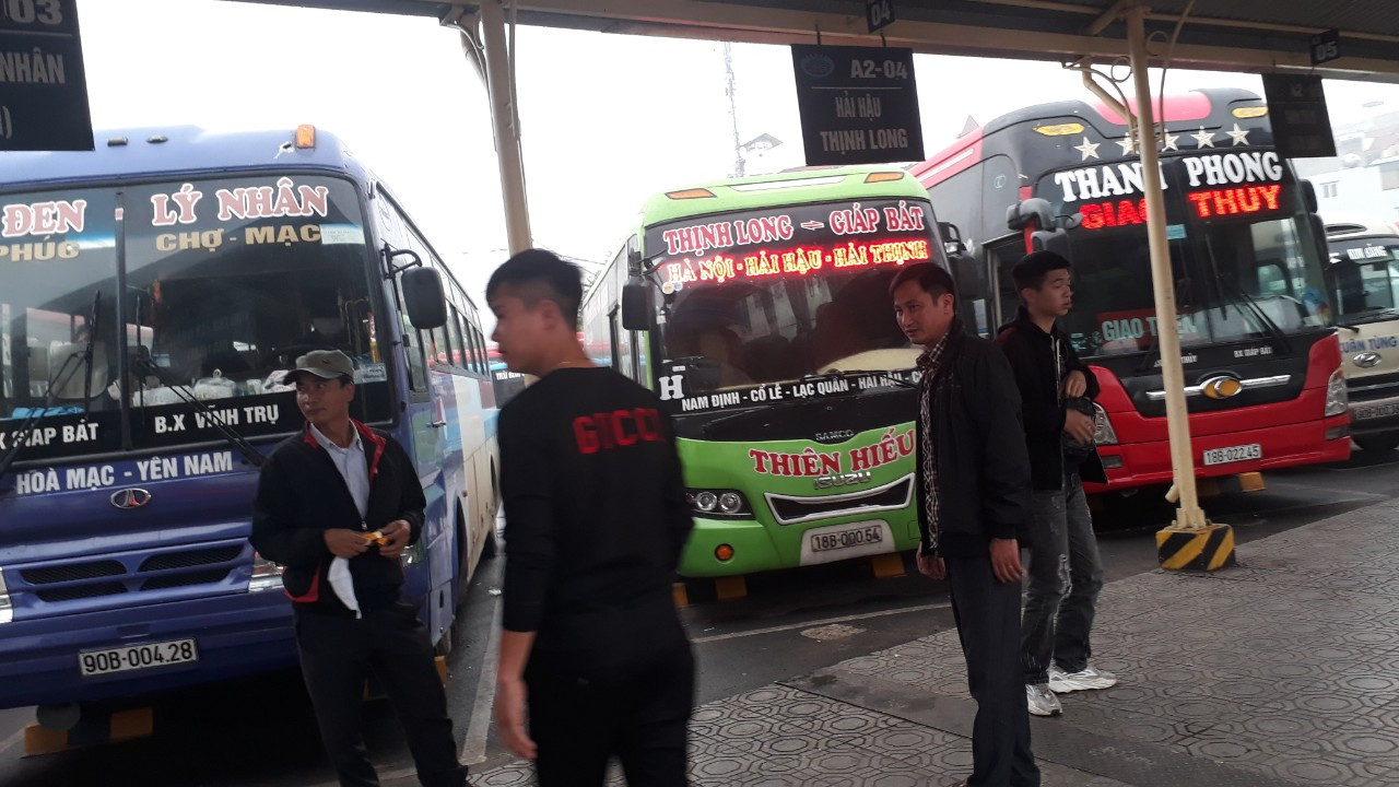 Ngày đầu thực hiện đeo khẩu trang nơi công cộng: Bến xe, hành khách lơ là ảnh 8