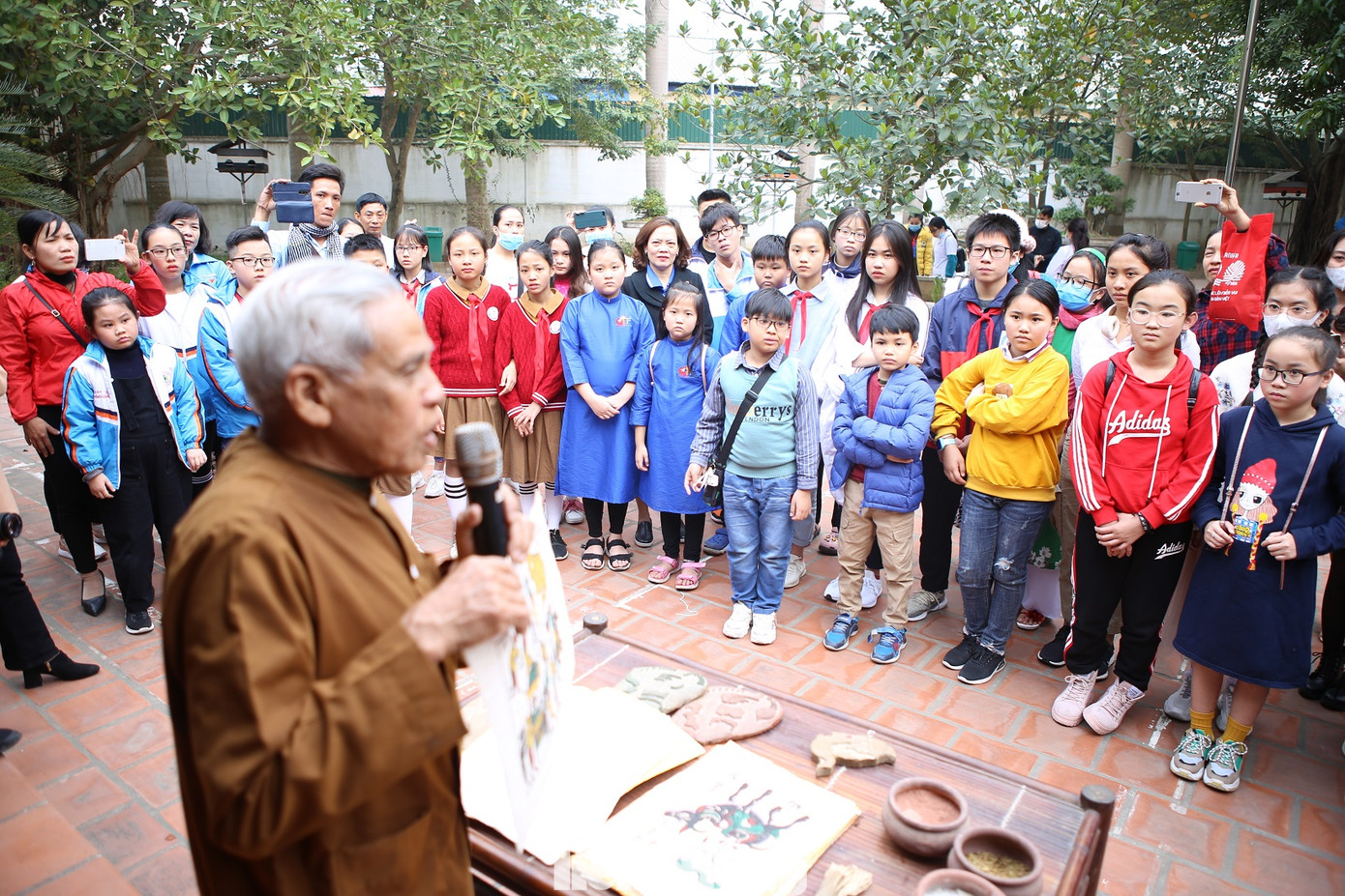 'Thiếu nhi Việt Nam vươn ra thế giới' có trải nghiệm thú vị ở làng tranh Đông Hồ ảnh 2