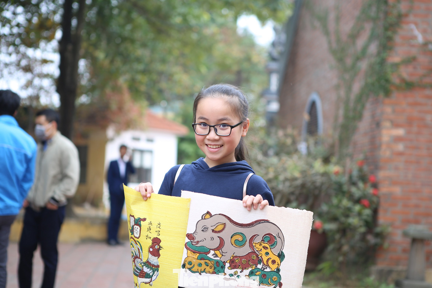 'Thiếu nhi Việt Nam vươn ra thế giới' có trải nghiệm thú vị ở làng tranh Đông Hồ ảnh 6