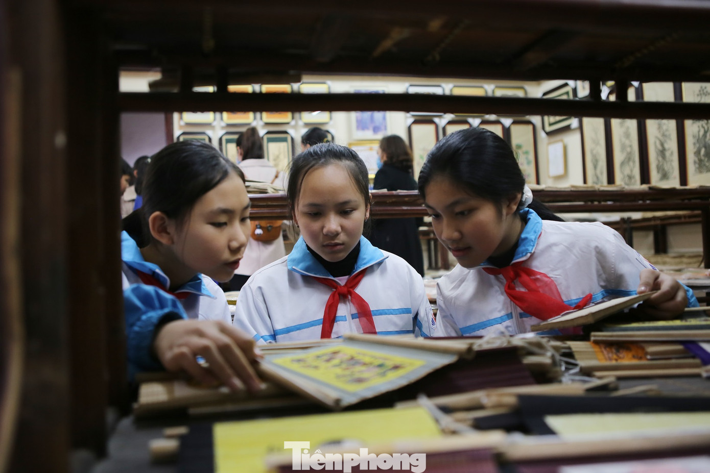 'Thiếu nhi Việt Nam vươn ra thế giới' có trải nghiệm thú vị ở làng tranh Đông Hồ ảnh 8